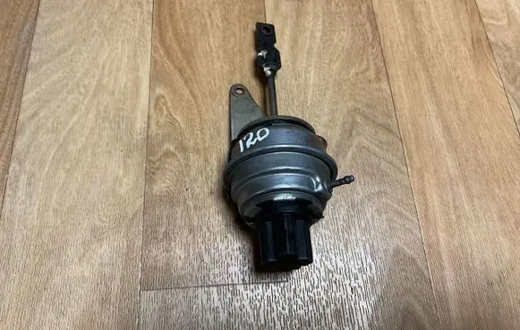 Volkswagen PASSAT B6 Turbine electric control actuator 75530329 E843 07156