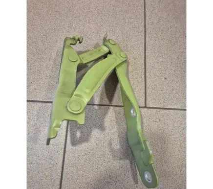 Engine bonnet/hood hinges