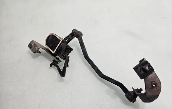 Headlight/headlamp level sensor