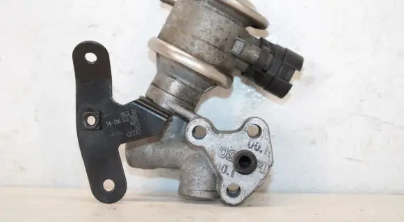 Audi A3 S3 8L EGR valve 06A131102A 3140215129