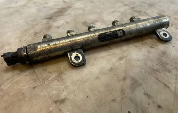 Fuel main line pipe