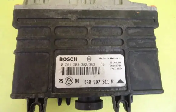 Volkswagen Golf III Engine control unit/module 8A0907311P 0261203382