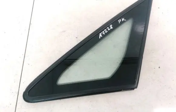 Toyota Avensis Verso Front triangle window/glass 