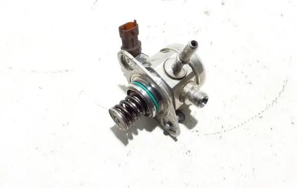 Volvo XC40 Fuel injection high pressure pump 31405318