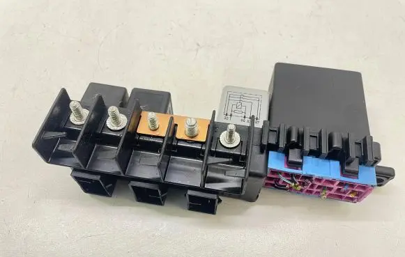 Audi A4 S4 B5 8D Fuse module 8L0941822A