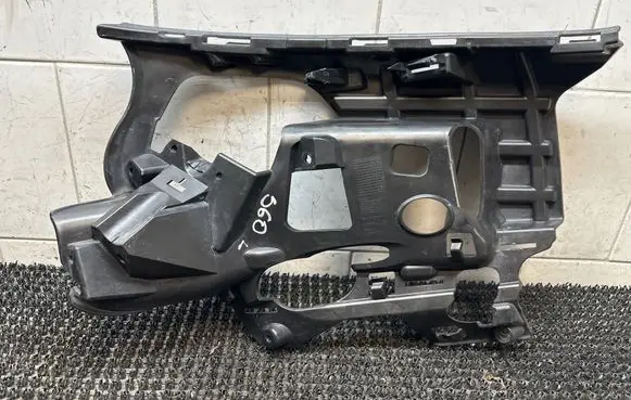 Volvo S60 Front bumper mounting bracket 31323840