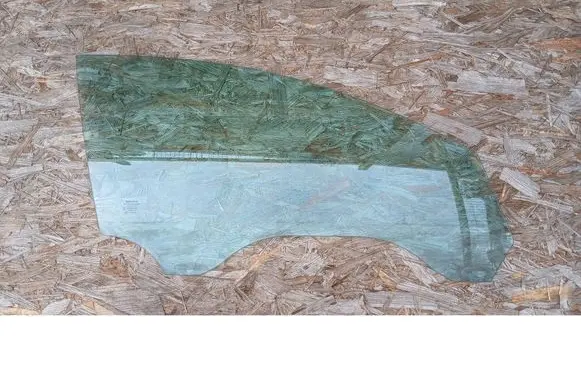 Volvo S40 Front door window glass four-door