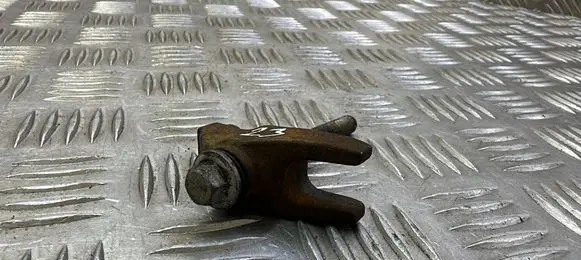 Chrysler Grand Voyager V Fuel Injector clamp holder 