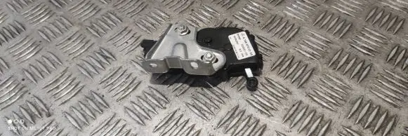 Mercedes-Benz GL X166 Vent window/glass motor A1666700104
