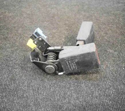 Mercedes-Benz GLA W156 X156 Middle seatbelt buckle (rear) 
