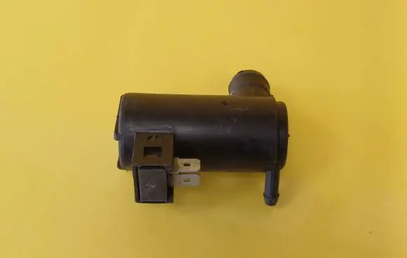 Volvo V70 Windscreen/windshield washer pump