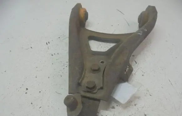 Renault 19 Front lower control arm/wishbone 