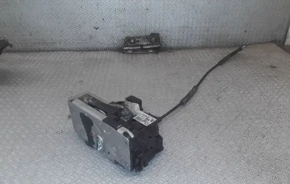 Opel Meriva B Front door lock 13258274
