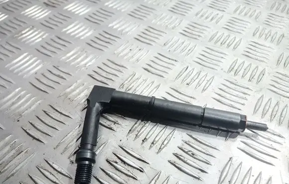Nissan Almera Tino Fuel injector