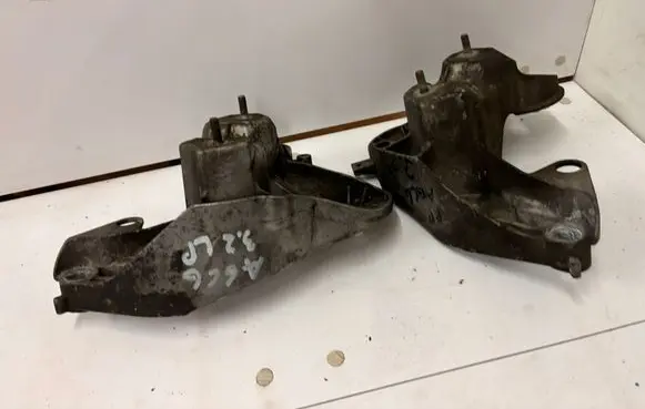 Audi A6 S6 C6 4F Engine mounting bracket 4F0199351H