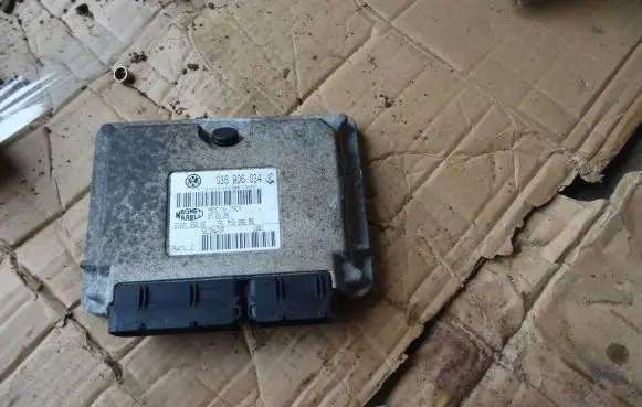 Volkswagen Polo IV 9N3 Engine control unit/module 036906034JC 50J3NW73F 6160125002