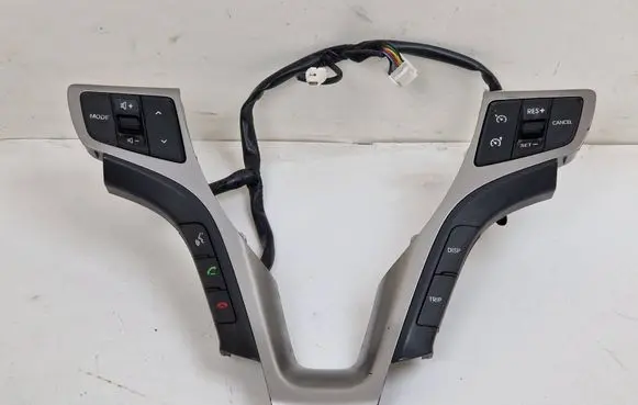 Hyundai i40 Steering wheel buttons/switches 39R2931200
