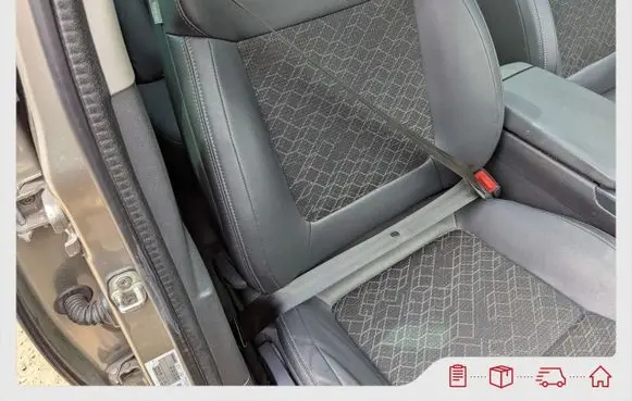 Peugeot 3008 II Front seatbelt T84