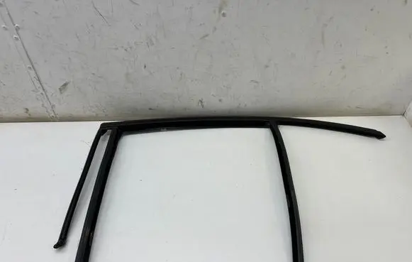 BMW 3 G20 G21 Rear door glass trim molding 7407403