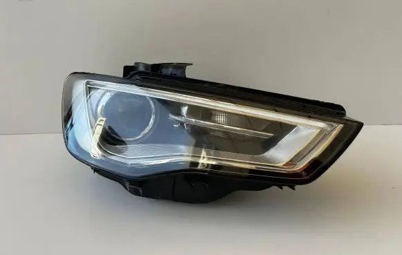 Audi A3 S3 8V Headlight/headlamp 8V0941006