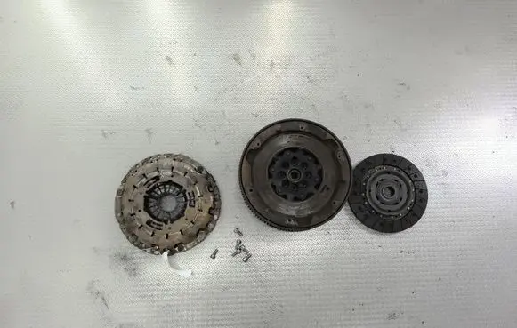 BMW 3 E90 E91 Clutch set kit 124058910