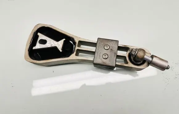 Engine mount bracket