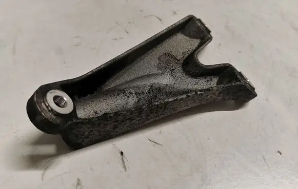 Audi A8 S8 D3 4E Engine mounting bracket 4E0199307BD