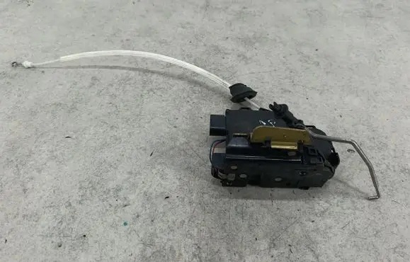 Audi A2 Front door lock 
