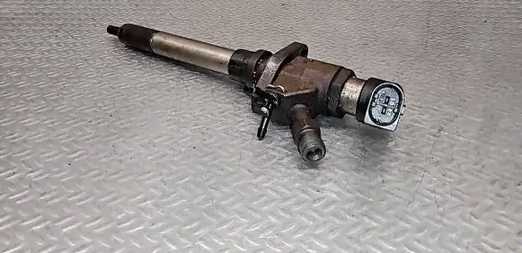 Volvo V50 Fuel injector 9657144580