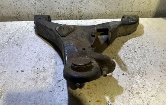 Nissan Pathfinder R51 Front lower control arm/wishbone