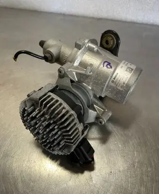 Volkswagen Golf VII Master brake cylinder