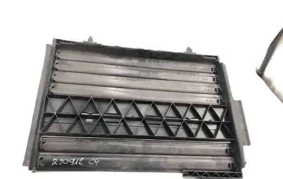 Citroen C4 III e-C4 Intercooler air guide/duct channel 9834565680