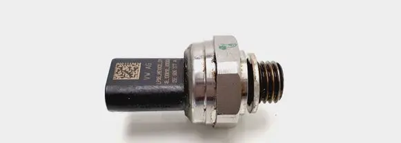 Volkswagen Golf VII Oil pressure sensor 05E906277A 130818000004