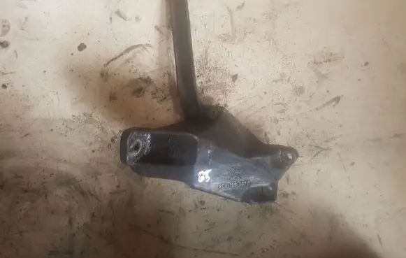 Volkswagen PASSAT B5 Engine mounting bracket 8D0199307L