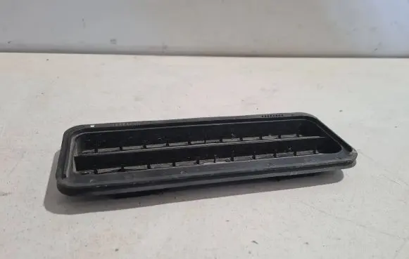 Maserati Ghibli Quarter panel pressure vent 15143604