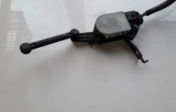 Nissan Qashqai Front height sensor lever 6pm0080437 6pm008043-7