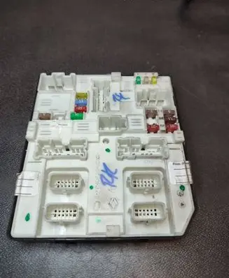 Renault Master III Fuse module 284B64474R 284B64474RA