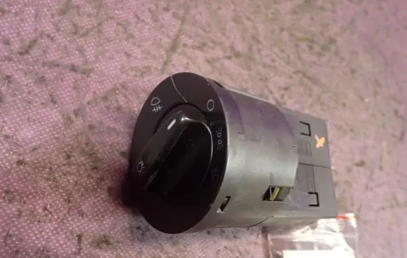 Volkswagen Golf IV Light switch 1C0941531