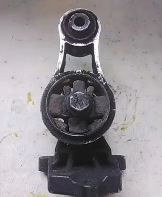 Opel Vivaro Gearbox mounting bracket 82000033829