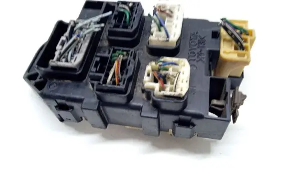 Toyota Avensis Verso Fuse module 041018