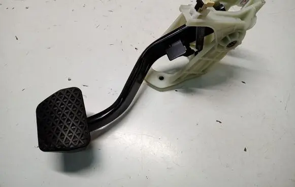 BMW 4 F32 F33 Brake pedal 6878290
