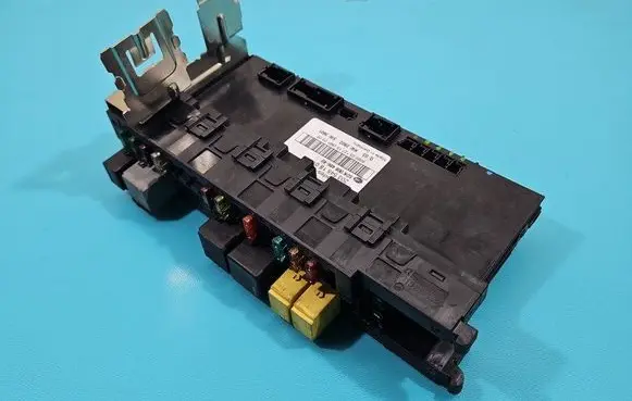 Mercedes-Benz C W203 Fuse box set 2035451801 IMPRK1502529
