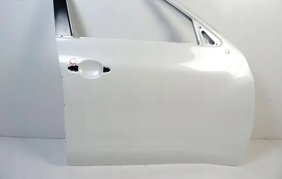 Nissan Juke I F15 Front door