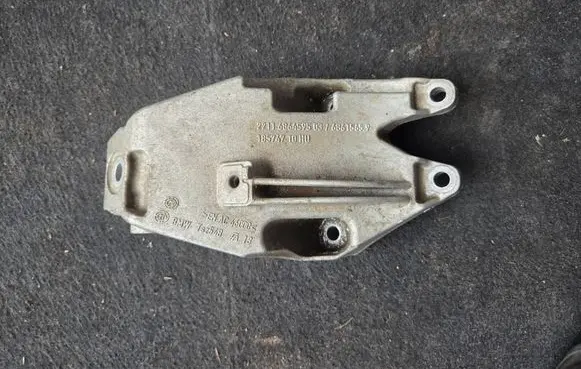 BMW X3 G01 Engine mounting bracket 6861565 6864595 18574710