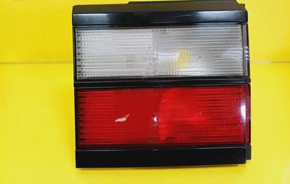Volkswagen PASSAT B3 Tailgate rear/tail lights 333945107