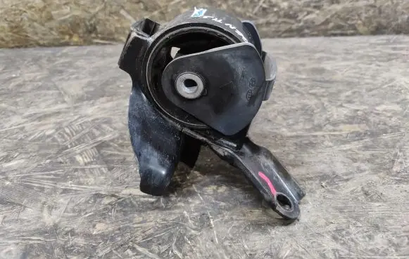 KIA Magentis Engine mount bracket 218352G100