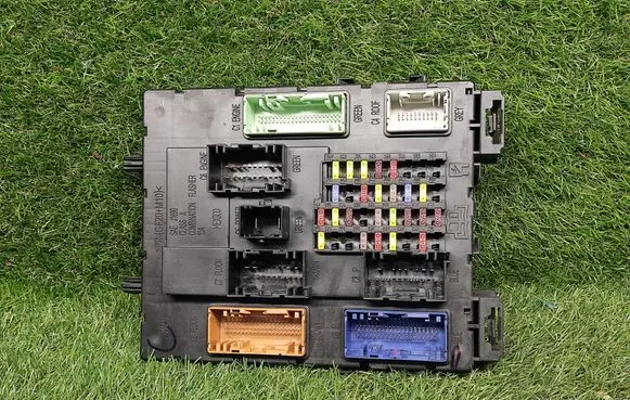 Ford Focus Power management control unit GV6T14A073CF