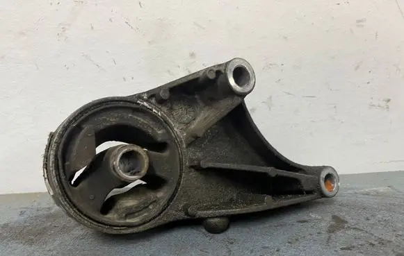 Opel Zafira B Engine mount bracket 24459803