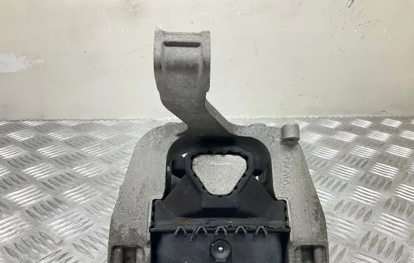 Engine mount bracket