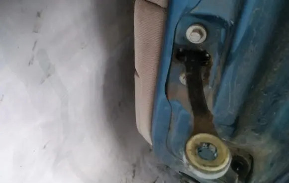 Opel Vectra B Rear door check strap stopper